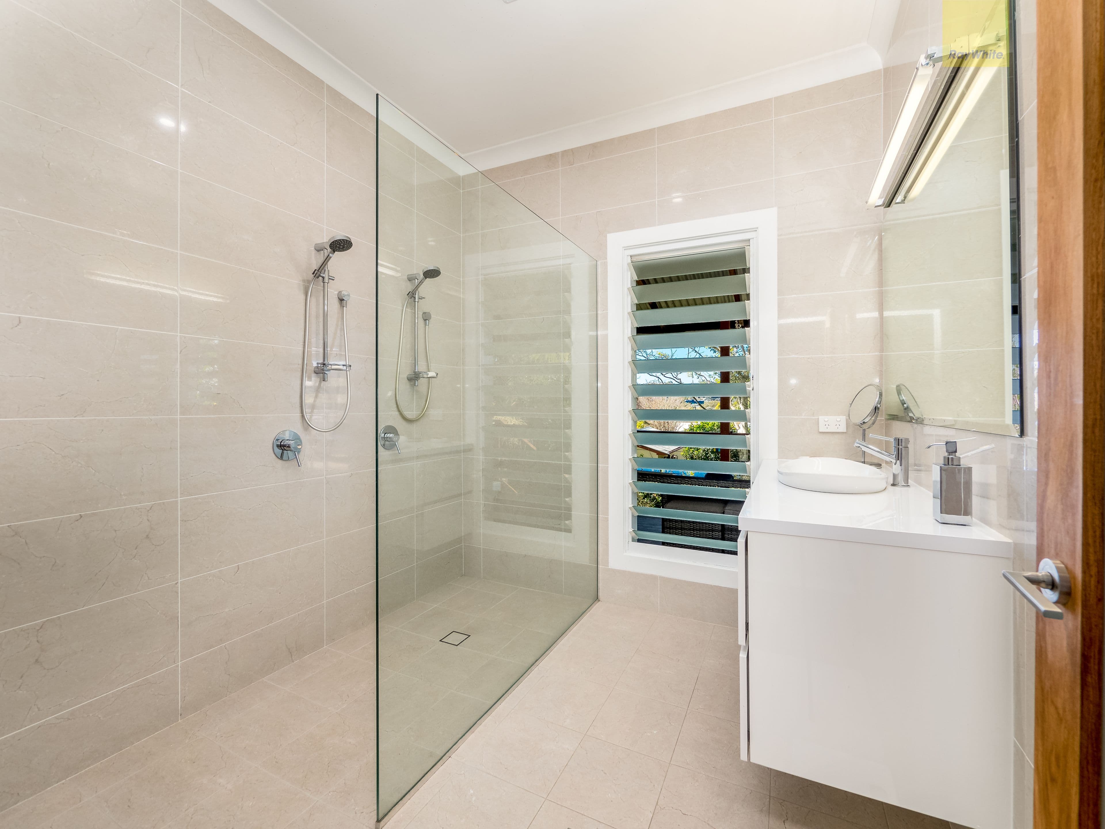 16 Daphne Street, Girards Hill - Thumbnail 3