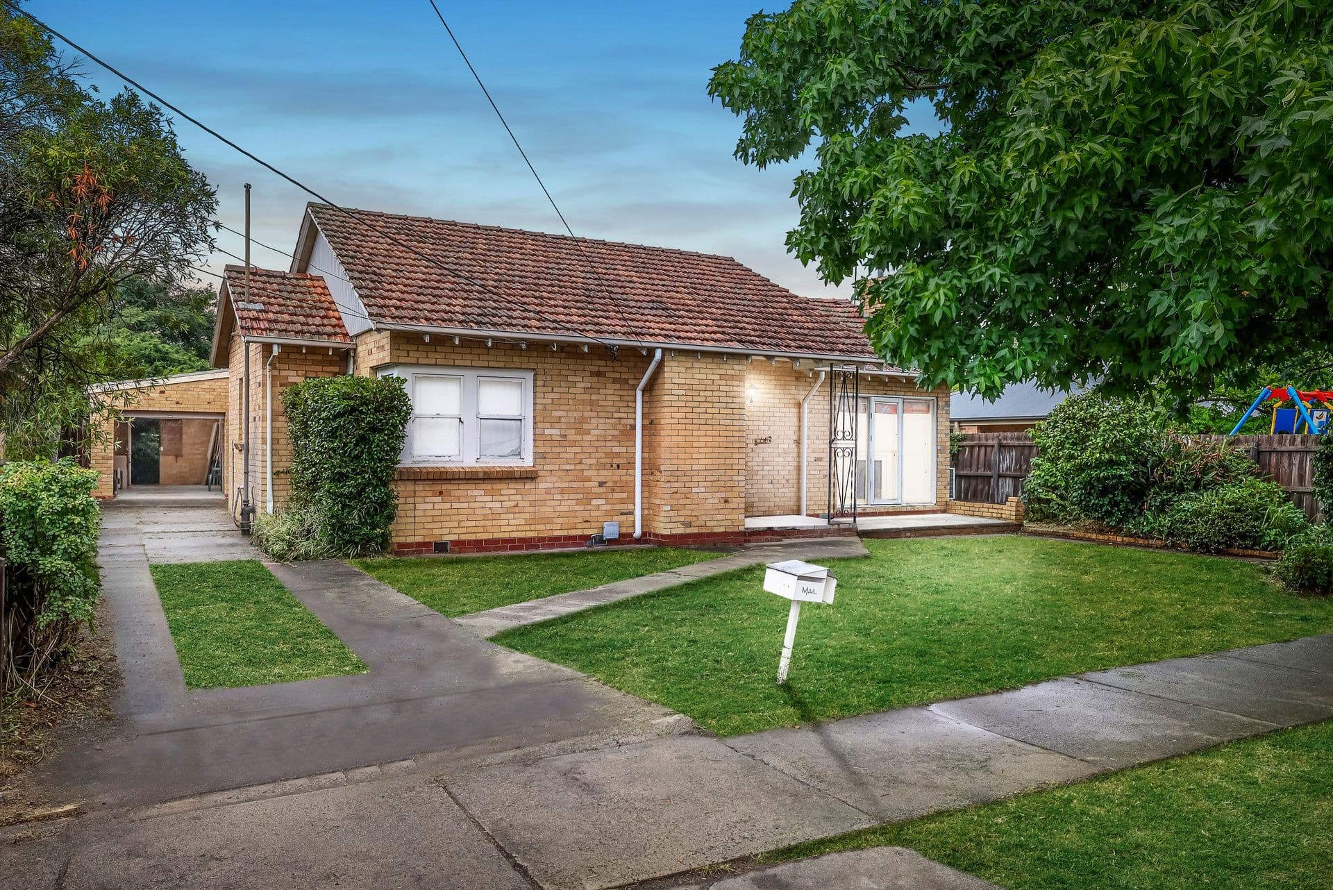 46 Winbourne Road, Mount Waverley VIC 3149, Mount Waverley - Thumbnail 2