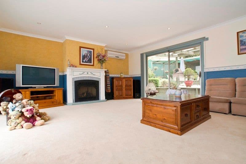 15 CAROLANNE Court, MOOROOLBARK VIC 3138, Mooroolbark - Thumbnail 2