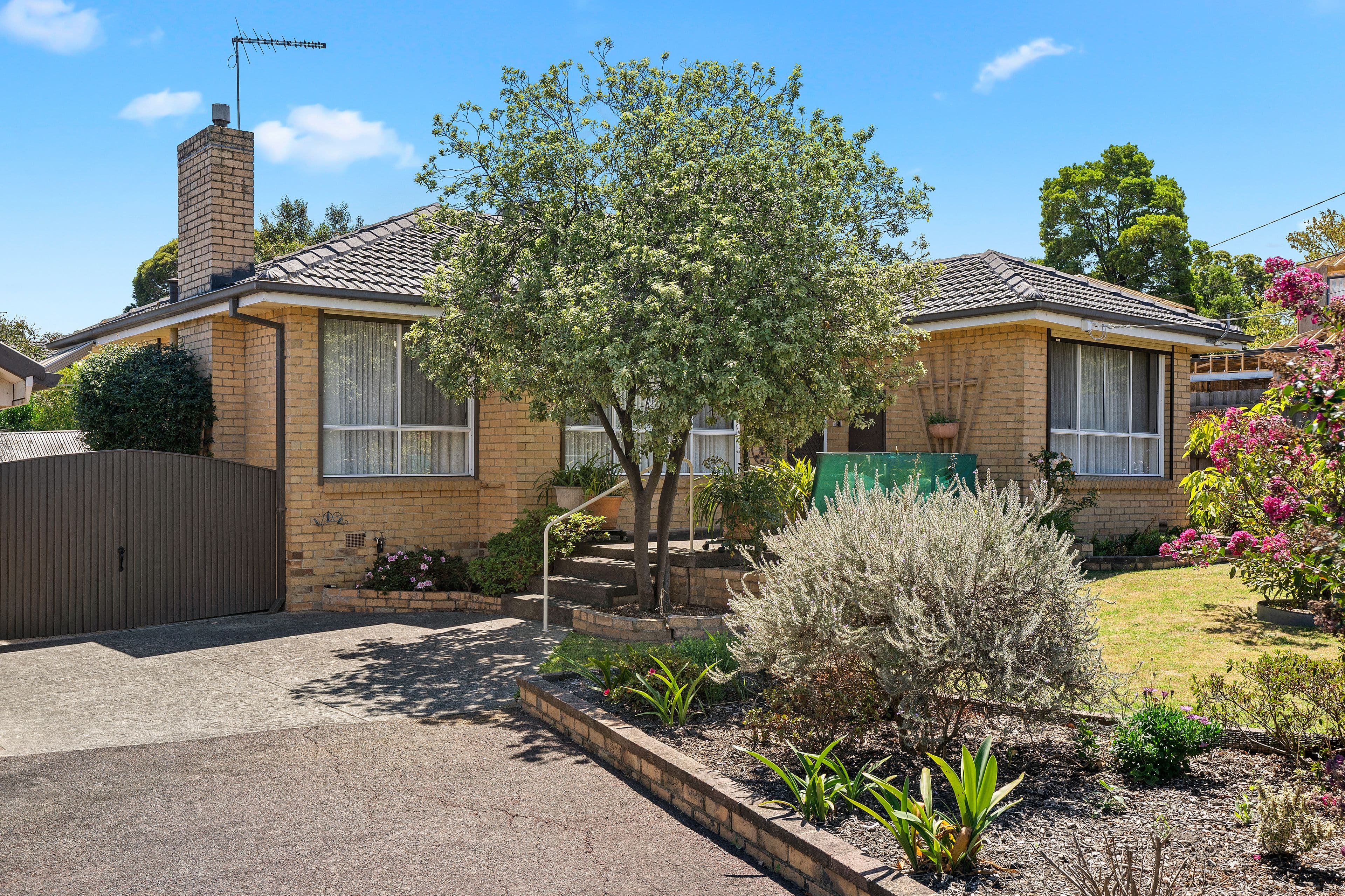 13 Oaklands Avenue, Ferntree Gully VIC 3156, Ferntree Gully - Thumbnail 2