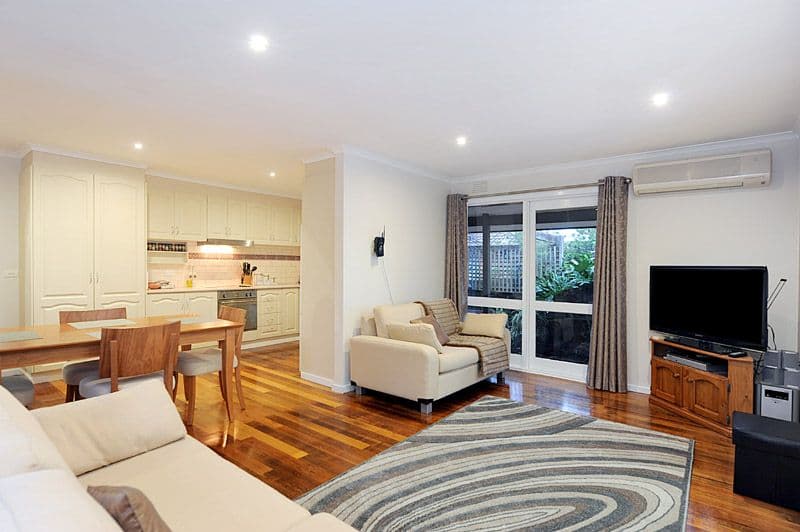 7 Holbein Court, SCORESBY VIC 3179, Scoresby - Thumbnail 2