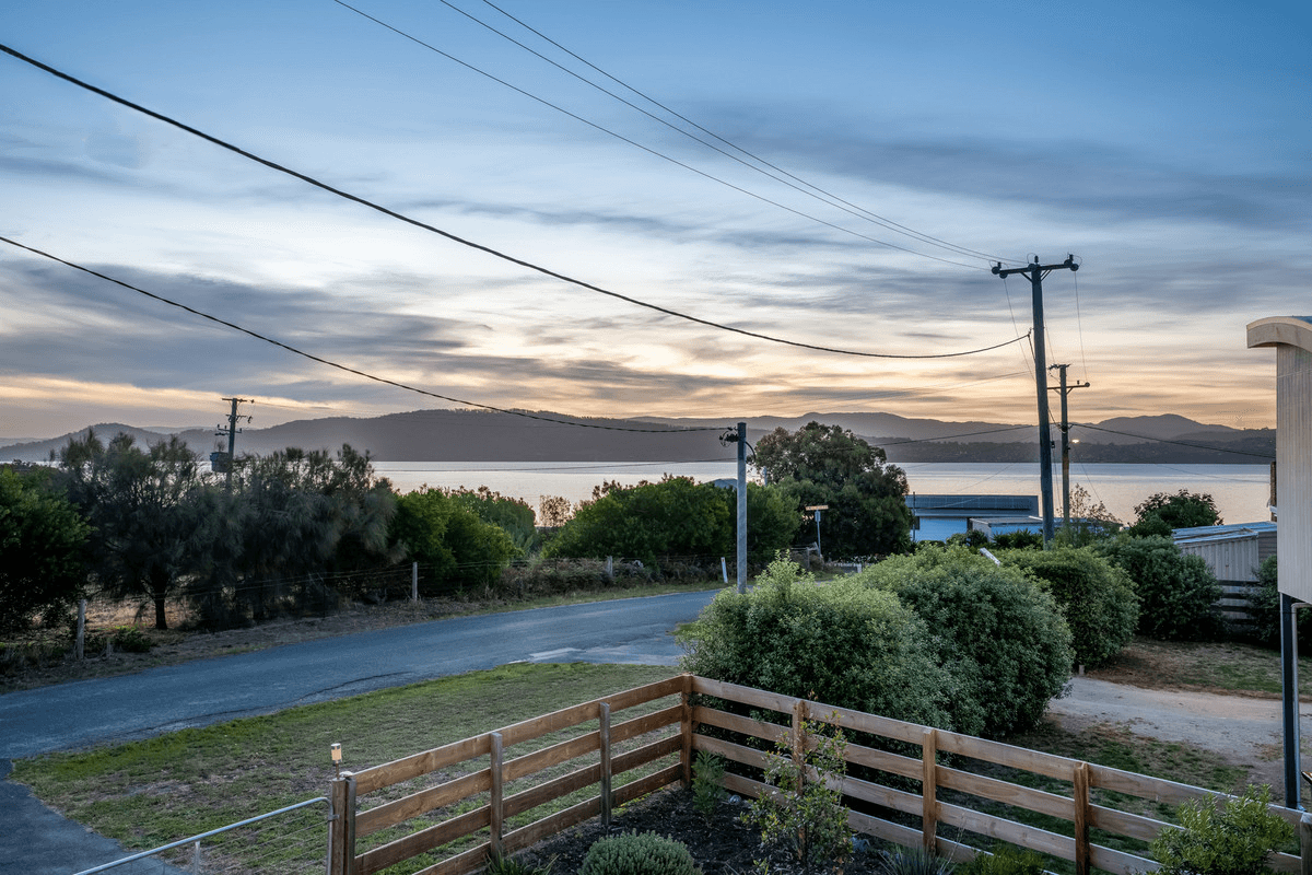 10 Blake Street, Opossum Bay TAS 7023, Opossum Bay - Thumbnail 2