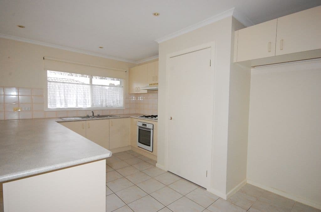 1 Huntingdale Drive, CHIRNSIDE PARK VIC 3116, Chirnside Park - Thumbnail 2