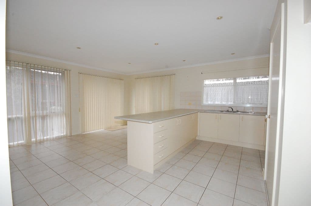 1 Huntingdale Drive, CHIRNSIDE PARK VIC 3116, Chirnside Park - Thumbnail 5