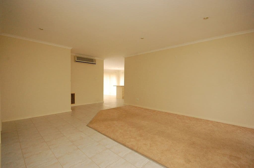 1 Huntingdale Drive, CHIRNSIDE PARK VIC 3116, Chirnside Park - Thumbnail 6