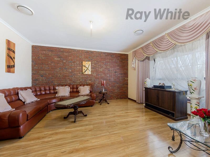 18 Narong Place, Keilor Downs VIC 3038, Keilor Downs - Thumbnail 2