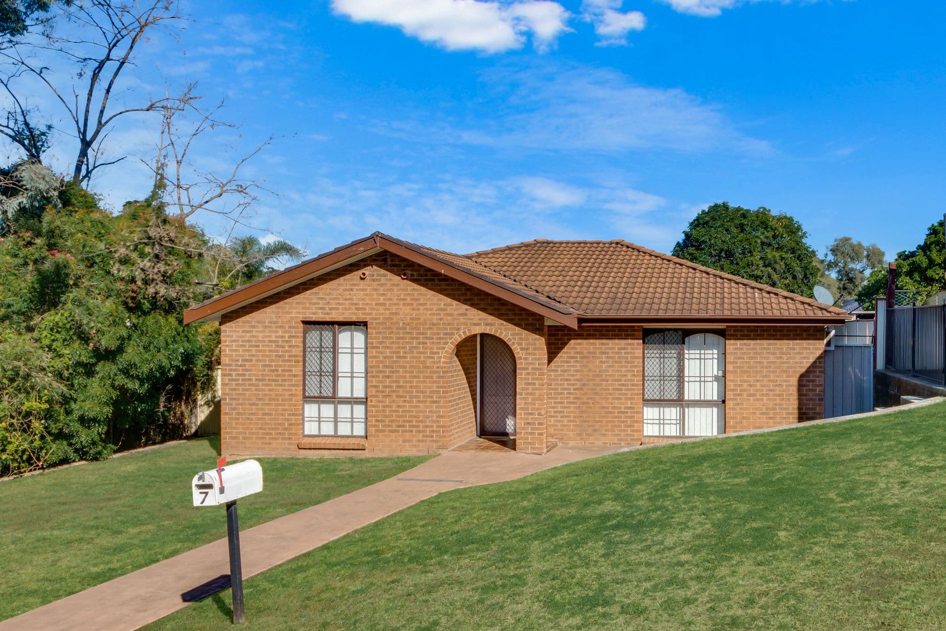 7 Gaspard Place, Ambarvale - Thumbnail 2