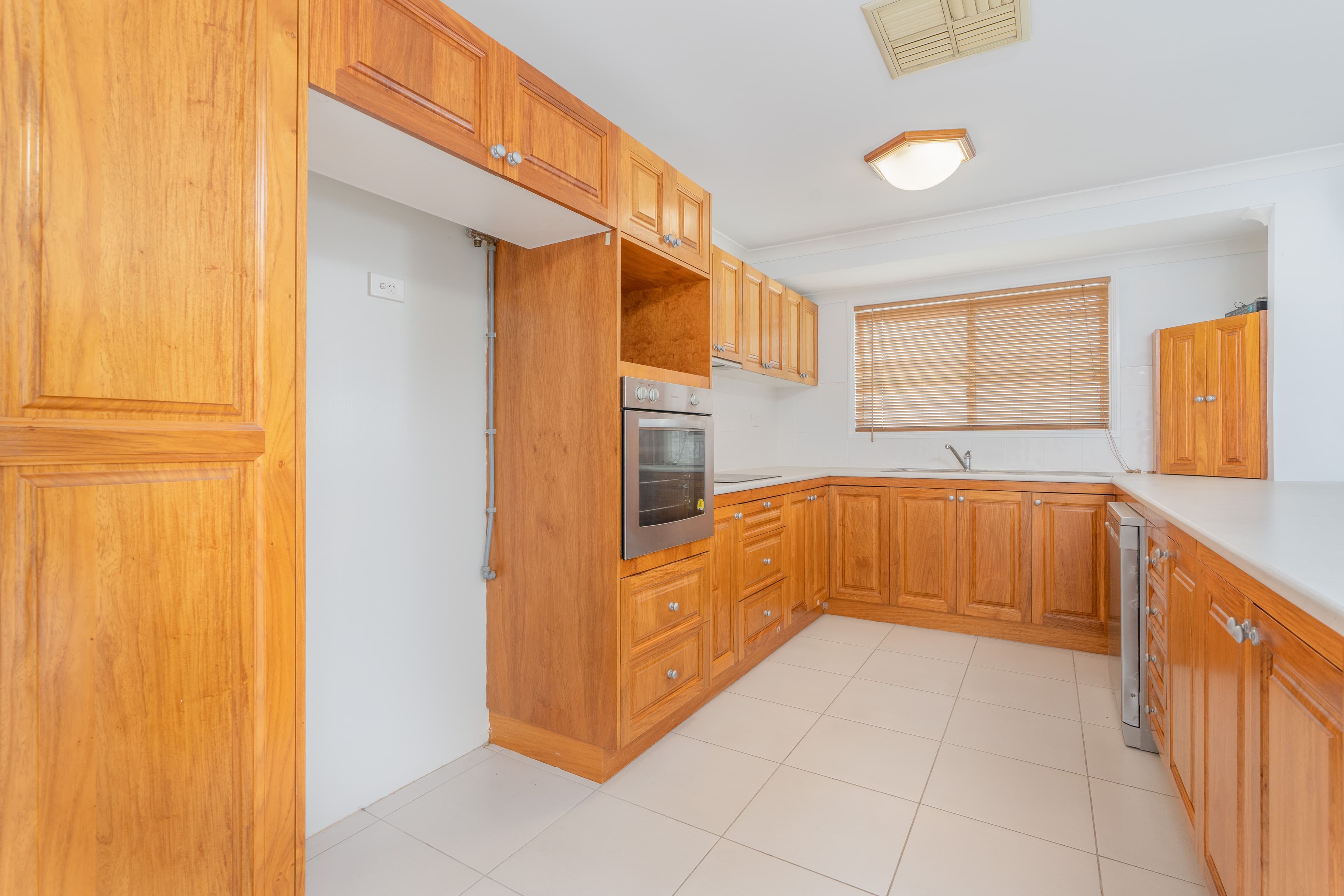 10 Staunton Street, Emerald QLD 4720, Emerald - Thumbnail 3
