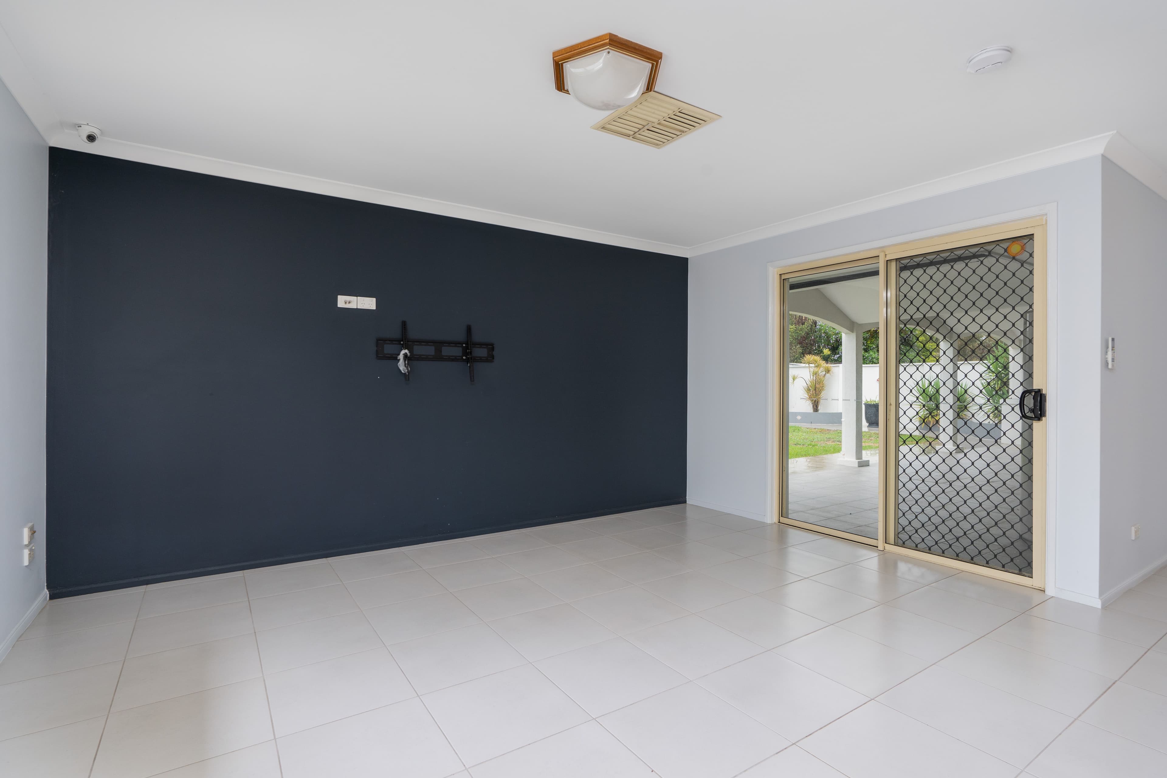 10 Staunton Street, Emerald QLD 4720, Emerald - Thumbnail 4