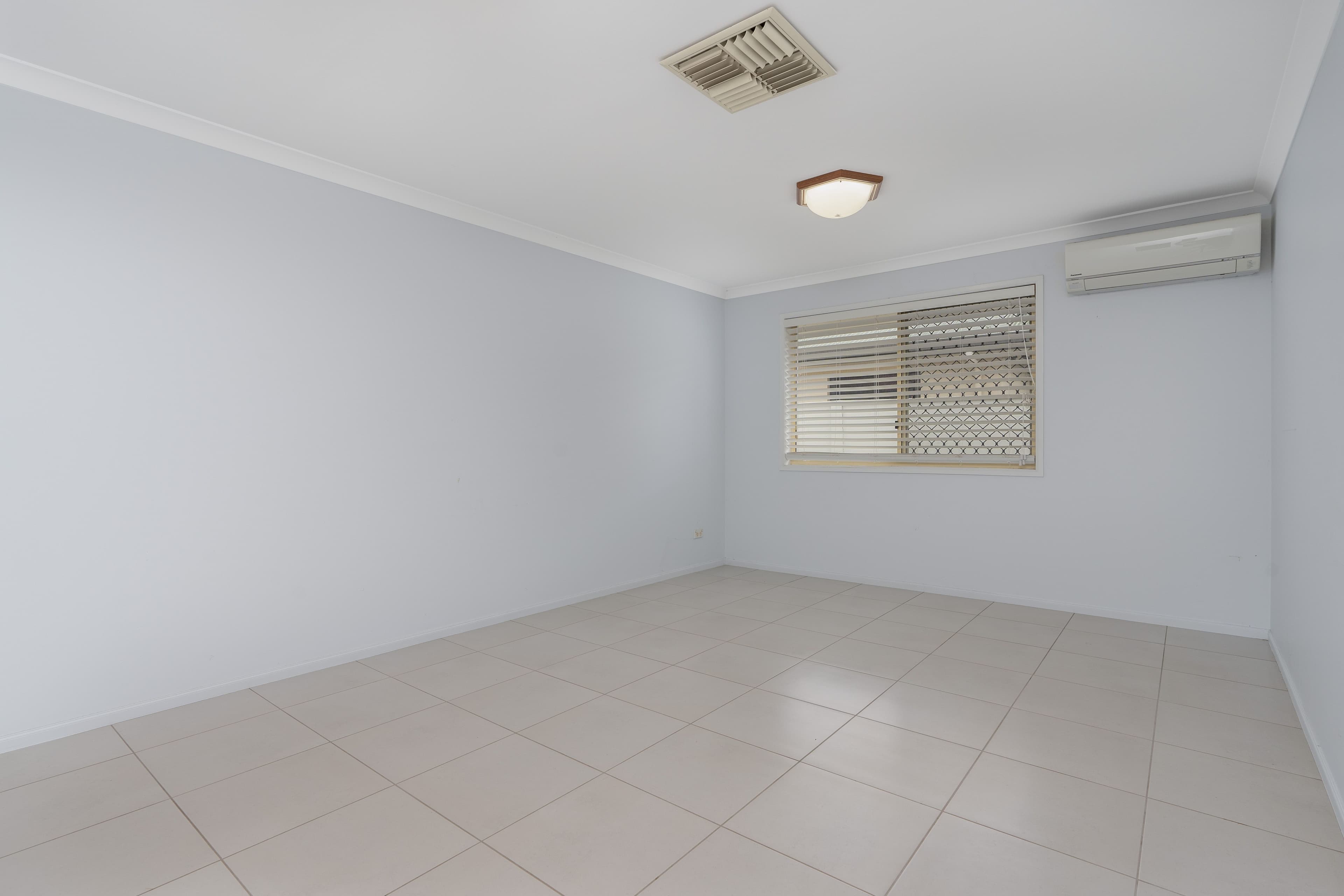 10 Staunton Street, Emerald QLD 4720, Emerald - Thumbnail 6