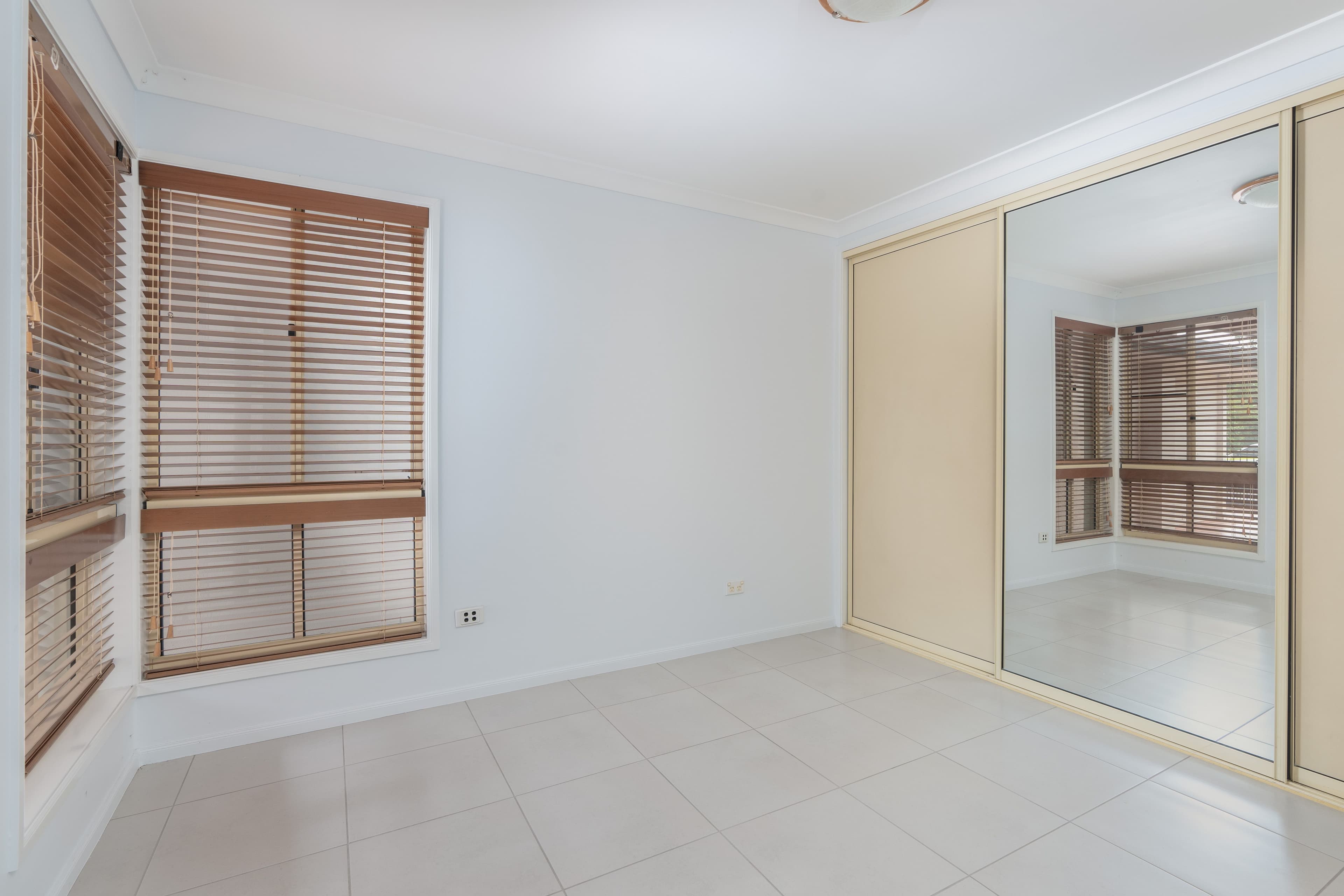 10 Staunton Street, Emerald QLD 4720, Emerald - Thumbnail 7