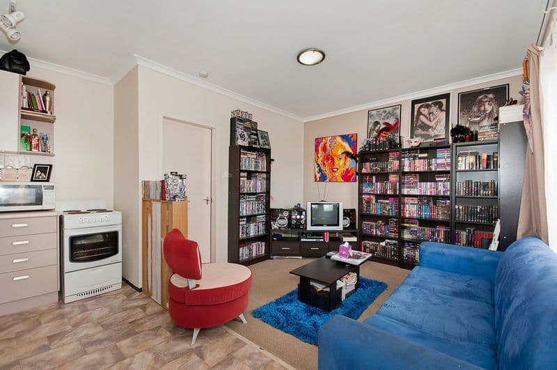 9 Macquoid Street, QUEANBEYAN NSW 2620, Queanbeyan East - Thumbnail 3