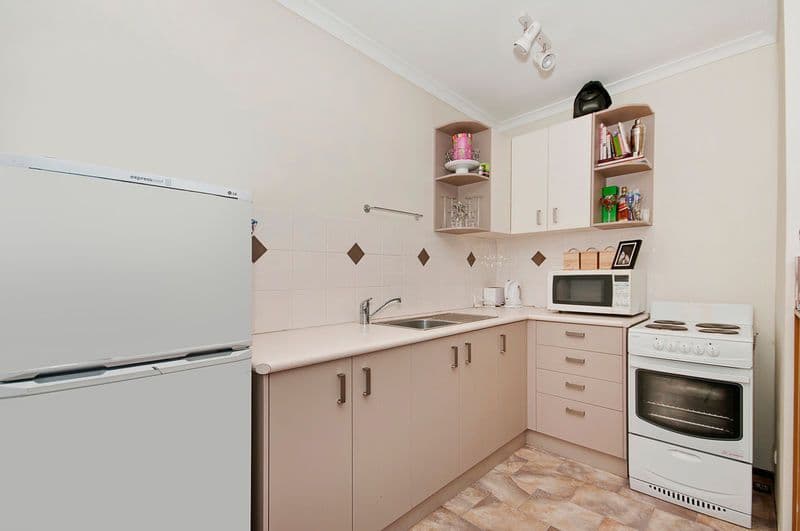 9 Macquoid Street, QUEANBEYAN NSW 2620, Queanbeyan East - Thumbnail 4