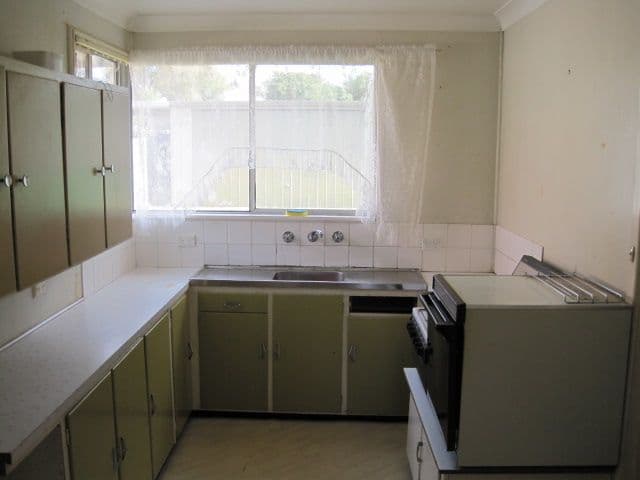 4 Spring Street, YOUNG NSW 2594, Young - Thumbnail 2