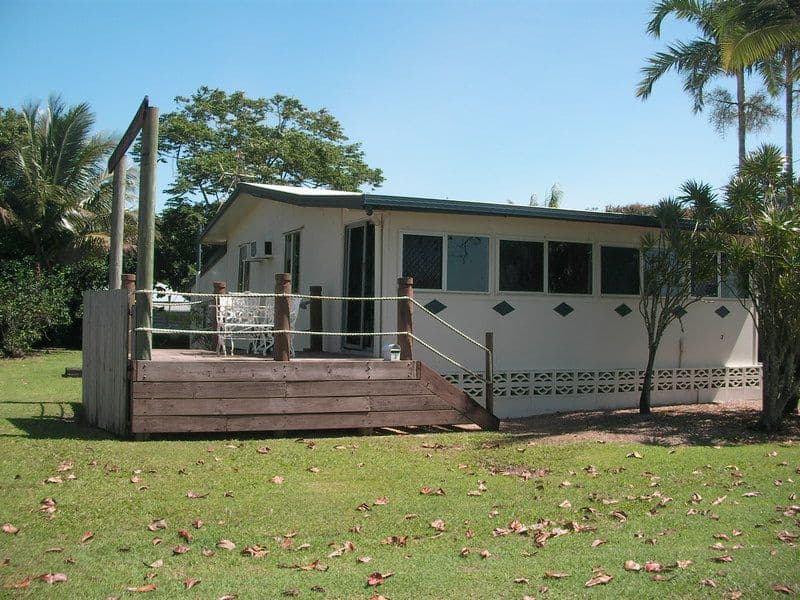 3 Esplanade, Flying Fish Point QLD 4860, Flying Fish Point - Thumbnail 3