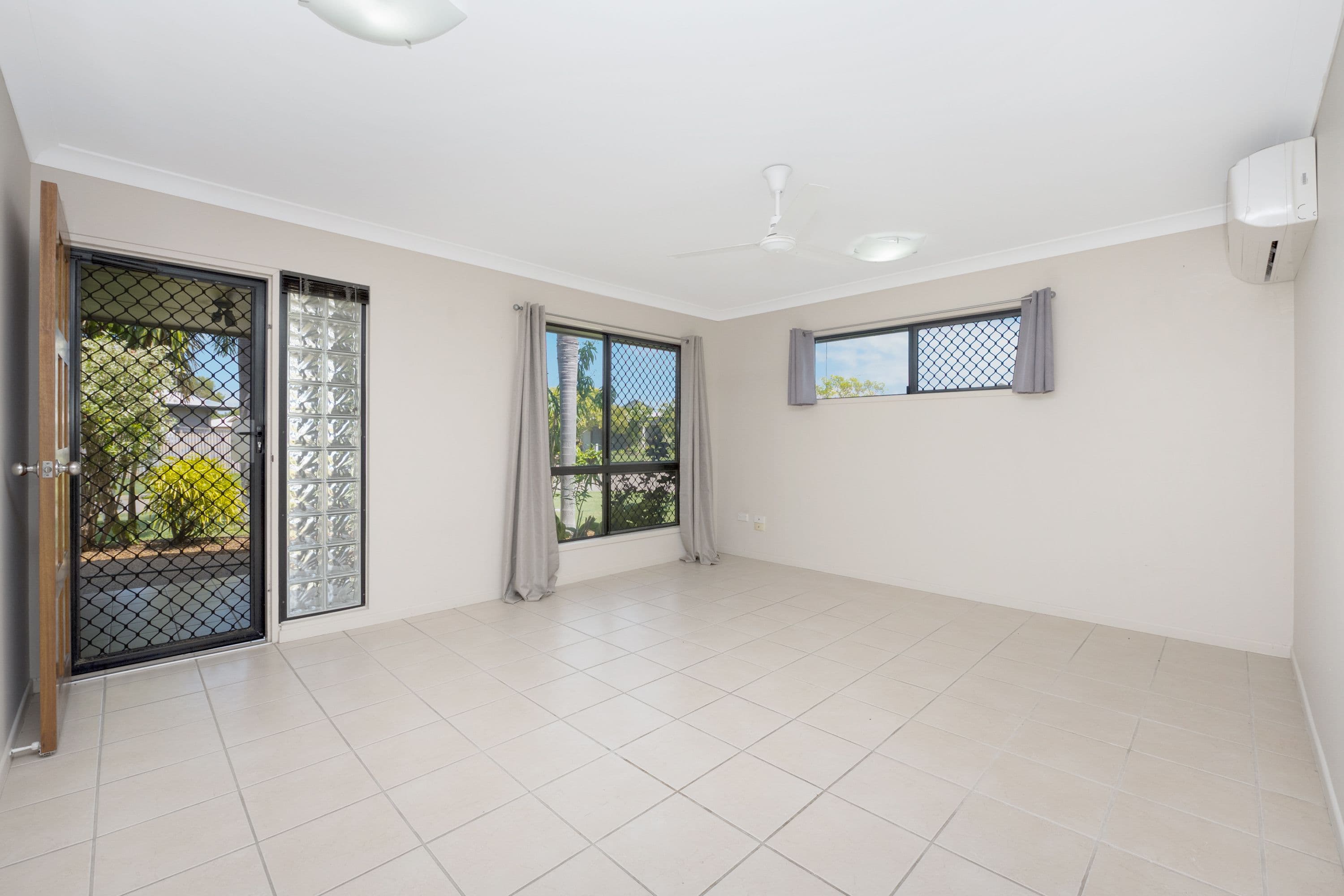 11 Fitzgerald Crescent, Kirwan QLD 4817, Kirwan - Thumbnail 2