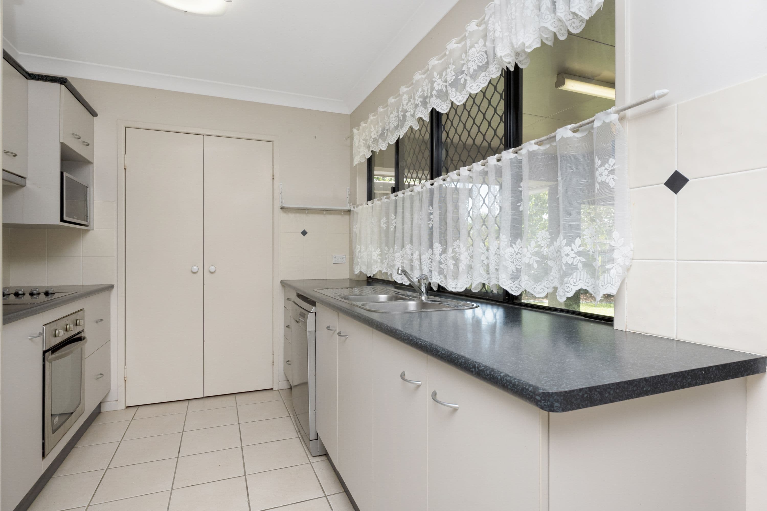 11 Fitzgerald Crescent, Kirwan QLD 4817, Kirwan - Thumbnail 4