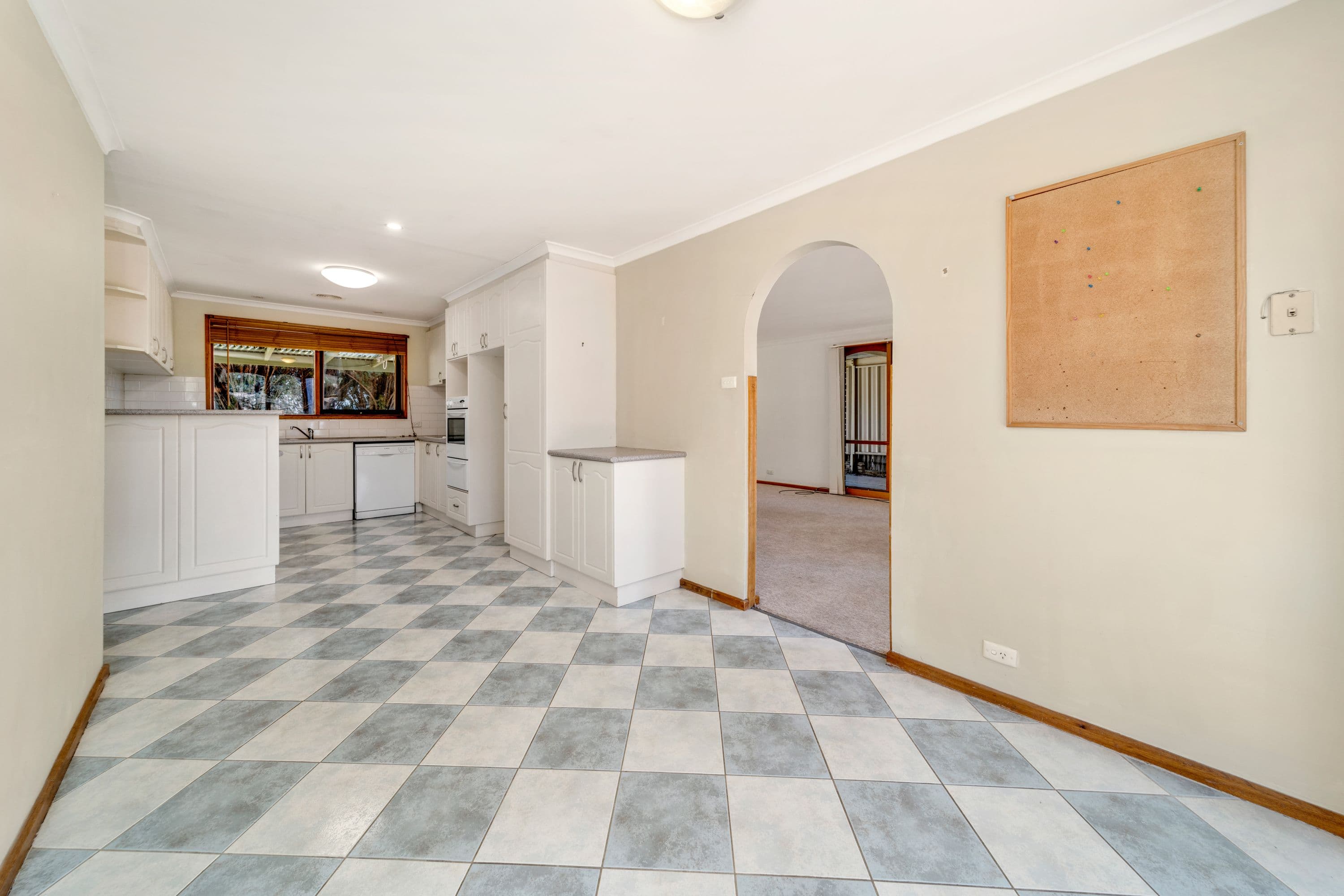 84 Boddington Crescent, Kambah ACT 2902, Kambah - Thumbnail 4