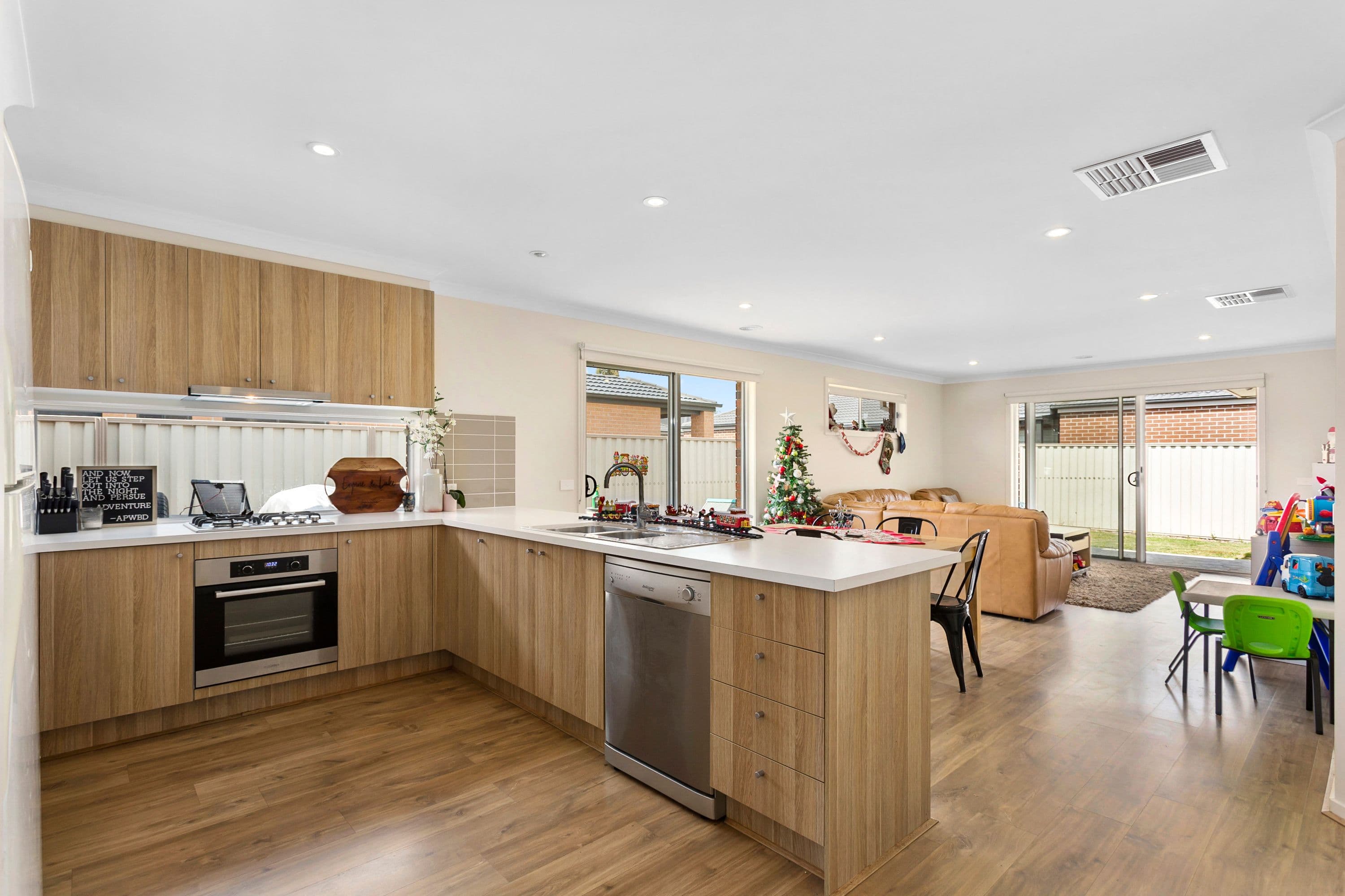 12 Willowtree Drive, Pakenham VIC 3810, Pakenham - Thumbnail 3