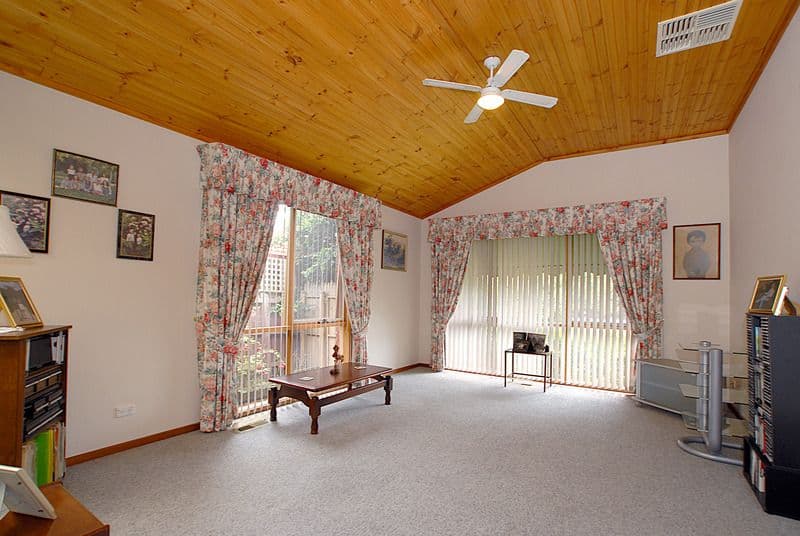 10 Narambi Close, FERNTREE GULLY VIC 3156, Ferntree Gully - Thumbnail 2