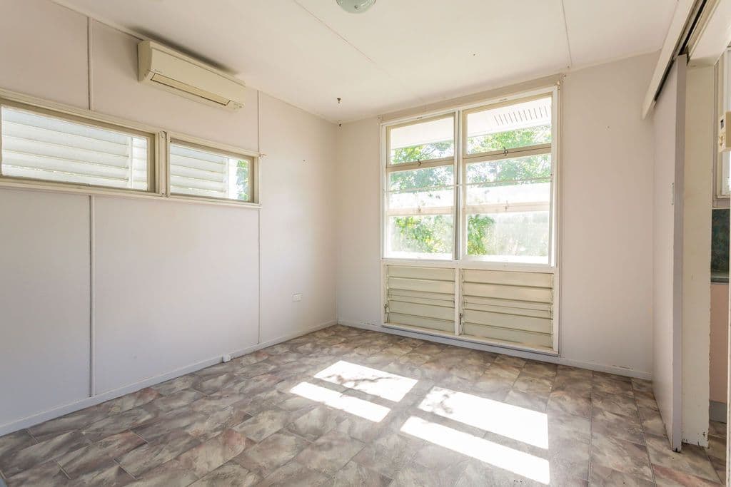 114 Hospital Road, Emerald QLD 4720, Emerald - Thumbnail 4