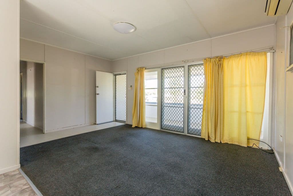 114 Hospital Road, Emerald QLD 4720, Emerald - Thumbnail 6