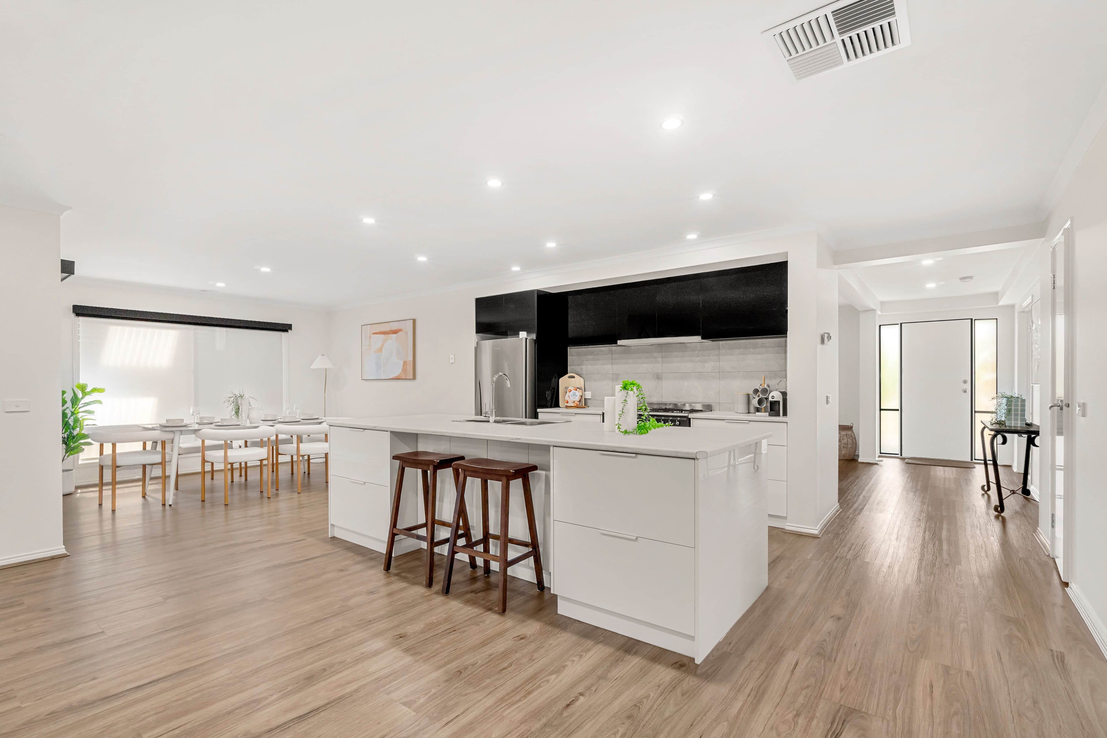 1 Outcrop Crescent, South Morang VIC 3752, South Morang - Thumbnail 2