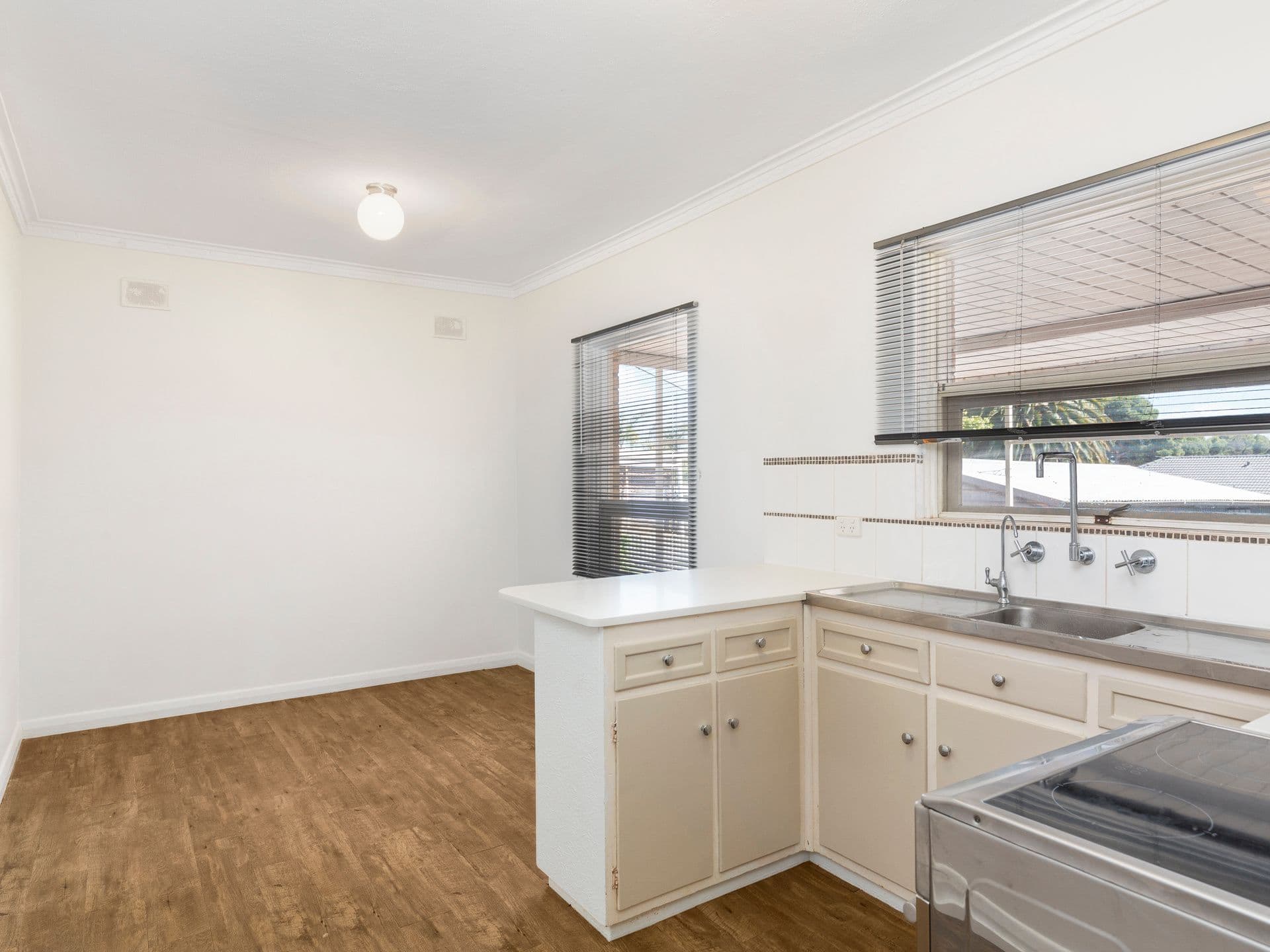 13 Roger Road, Morphett Vale SA 5162, Morphett Vale - Thumbnail 7