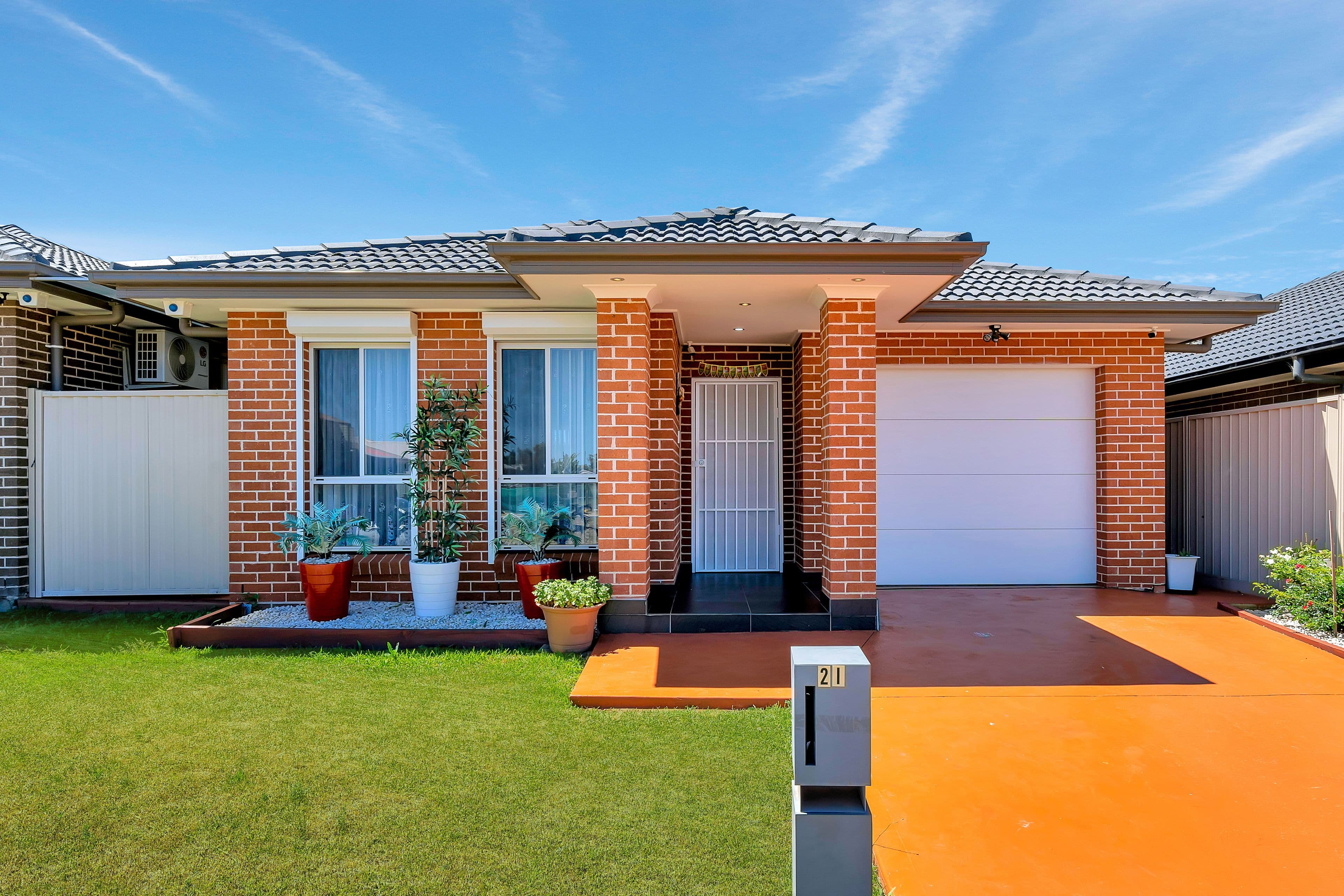 21 Leeton Road, Hinchinbrook - Image 1