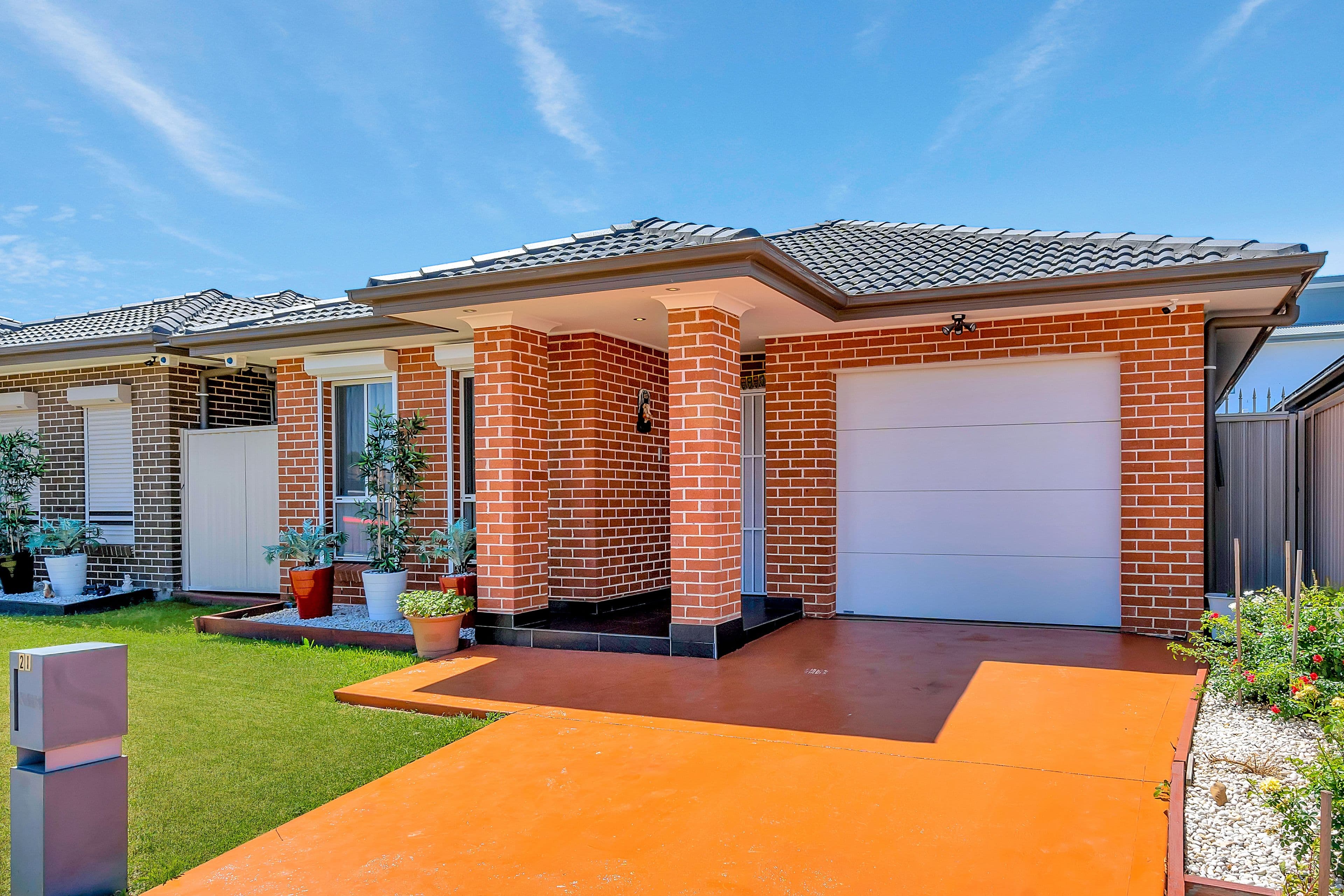 21 Leeton Road, Hinchinbrook - Thumbnail 2