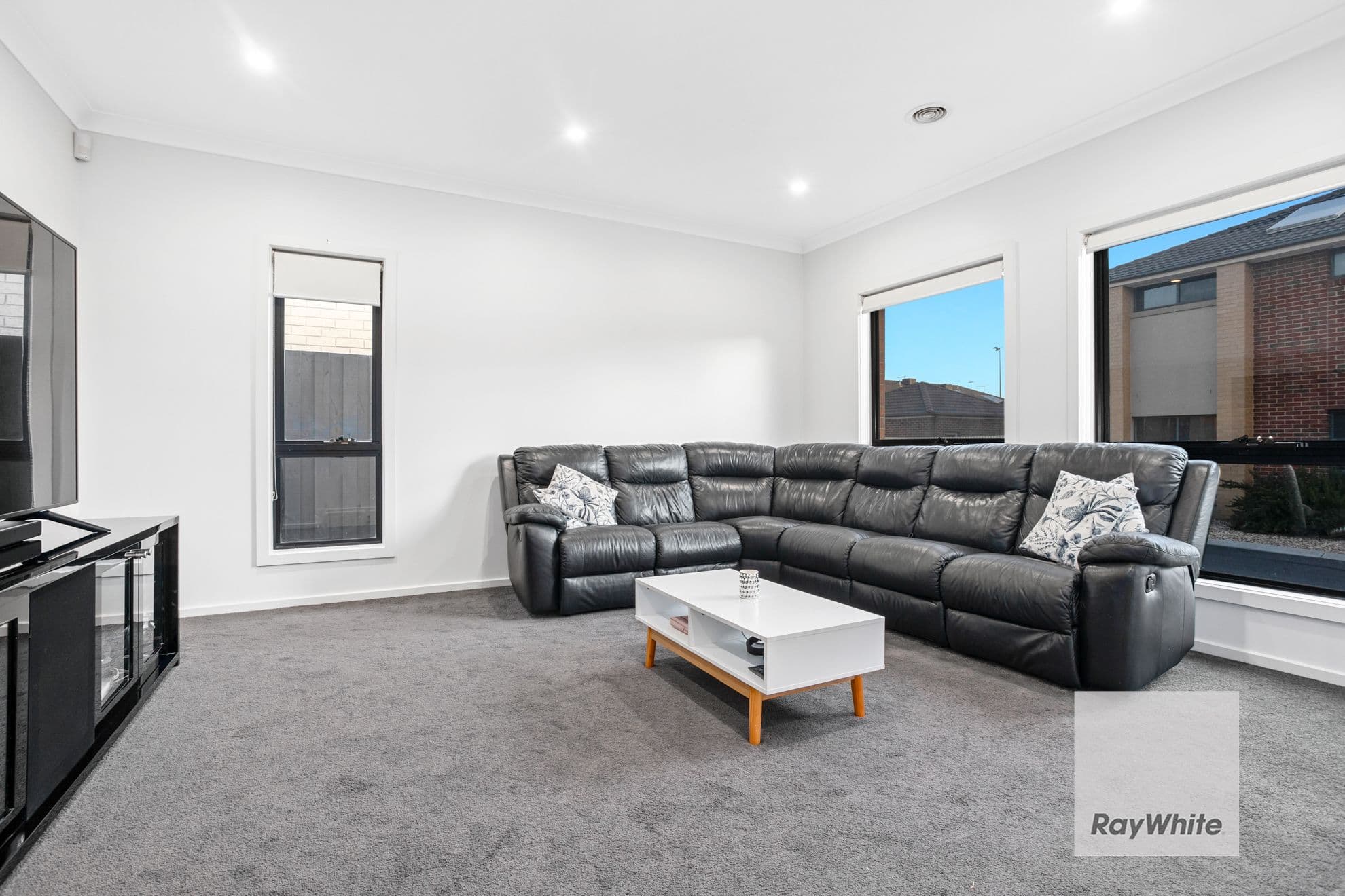 31 Eloura Circuit, Taylors Hill VIC 3037, Taylors Hill - Thumbnail 2