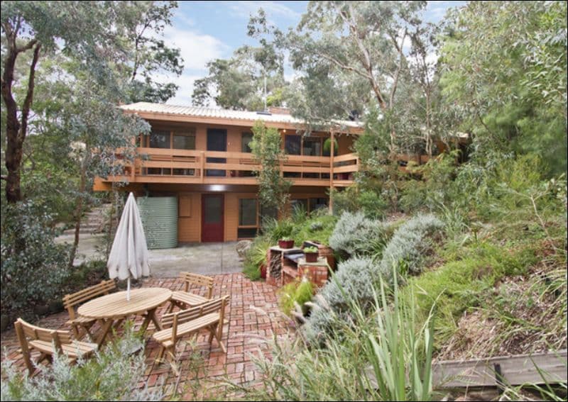 10 Somerleigh Crescent, GREENSBOROUGH VIC 3088, Greensborough - Thumbnail 2