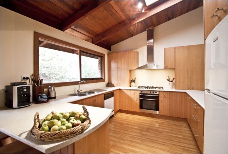 10 Somerleigh Crescent, GREENSBOROUGH VIC 3088, Greensborough - Thumbnail 3