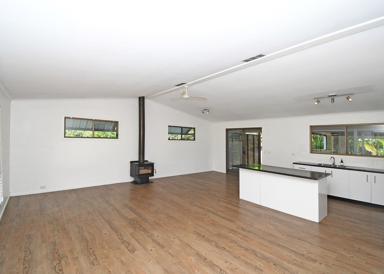 8 Mitchell Avenue, Craignish QLD 4655, Craignish - Thumbnail 7