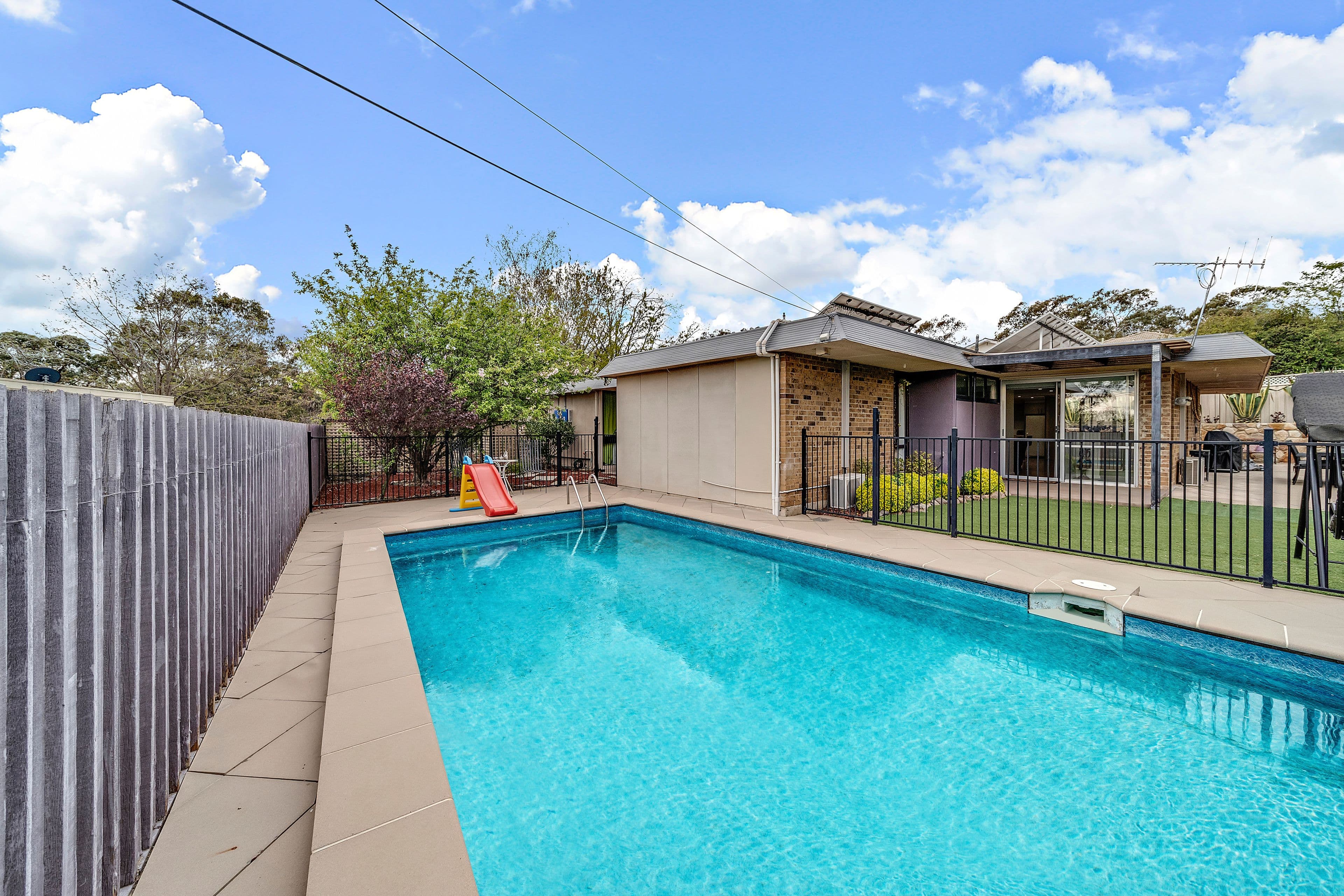16 Lambrigg Street, Farrer ACT 2607, Farrer - Thumbnail 2