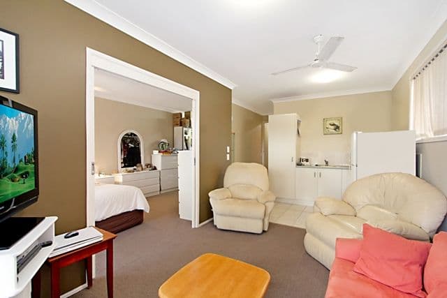 22 Tattler Way, BURLEIGH WATERS QLD 4220, Burleigh Waters - Thumbnail 4