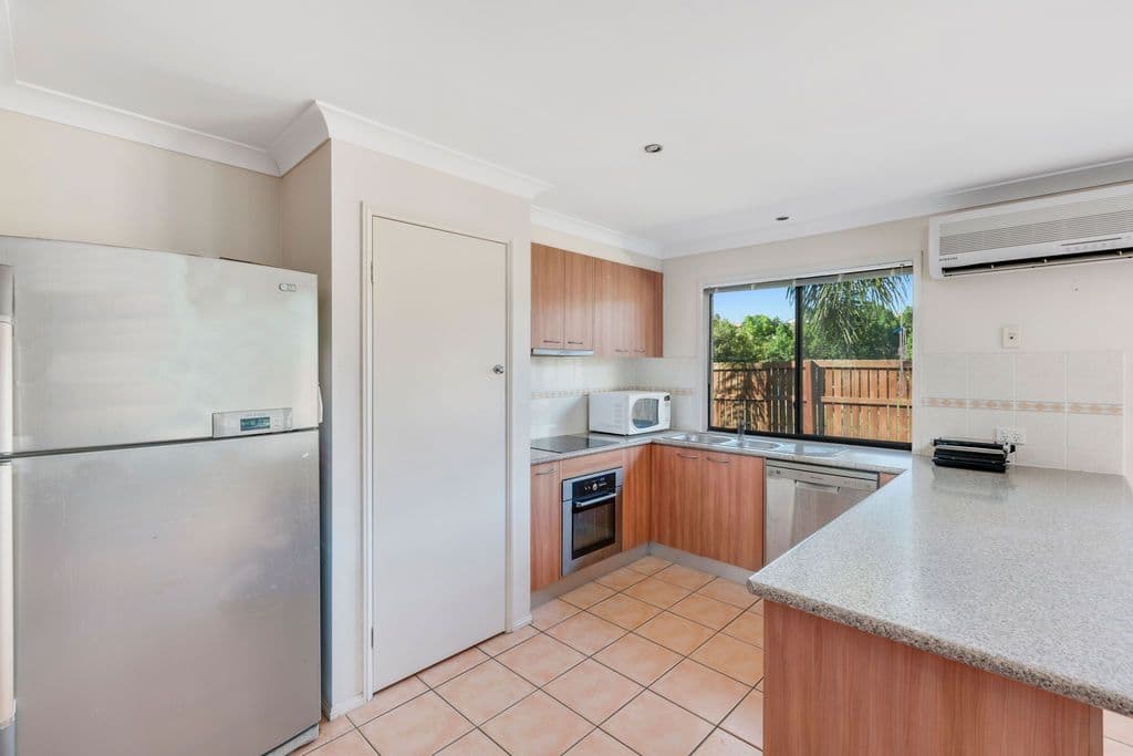 2 Tawanga Close, Pacific Pines QLD 4211, Pacific Pines - Thumbnail 3