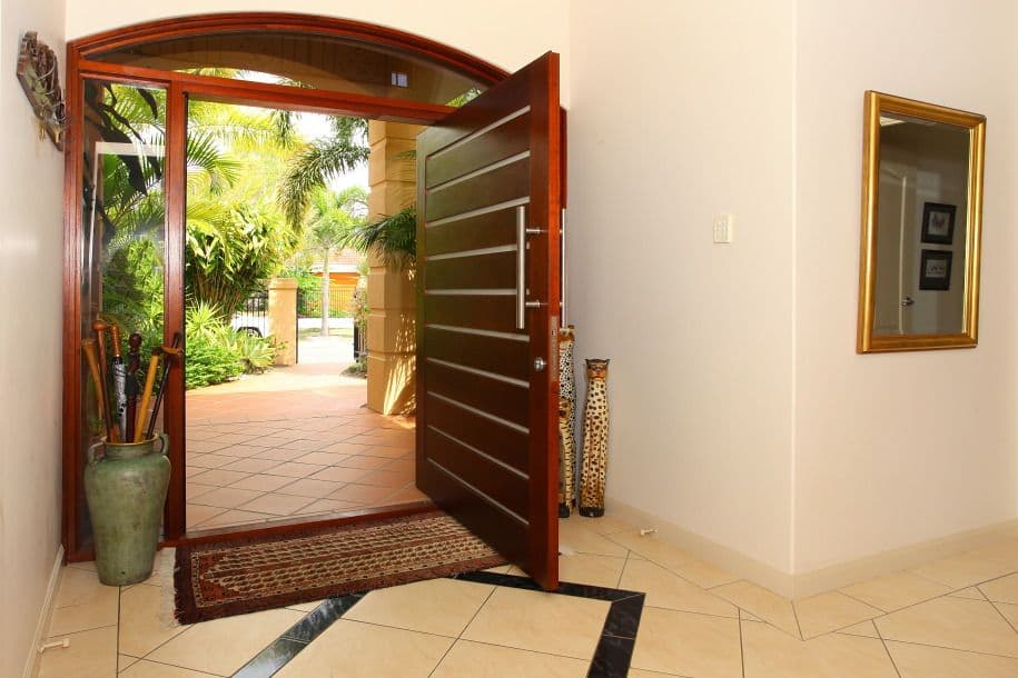 25 Clear Water Bay Avenue, CLEAR ISLAND WATERS QLD 4226, Clear Island Waters - Thumbnail 8