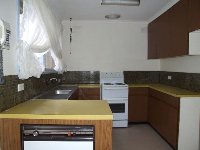 19 Connell Drive, MELTON SOUTH VIC 3338, Melton South - Thumbnail 4