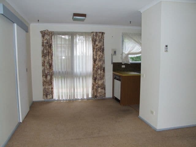19 Connell Drive, MELTON SOUTH VIC 3338, Melton South - Thumbnail 8