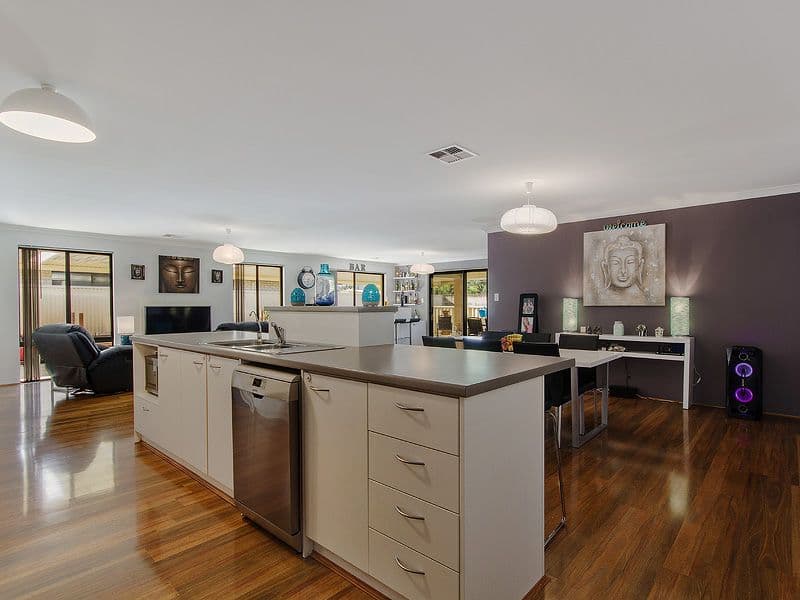 14 Ravenglass Crescent, Waikiki WA 6169, Waikiki - Thumbnail 3
