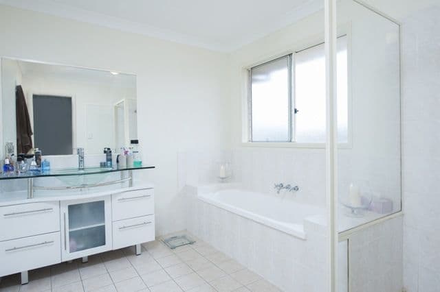 16 Brittany Drive, Oxenford QLD 4210, Oxenford - Thumbnail 6