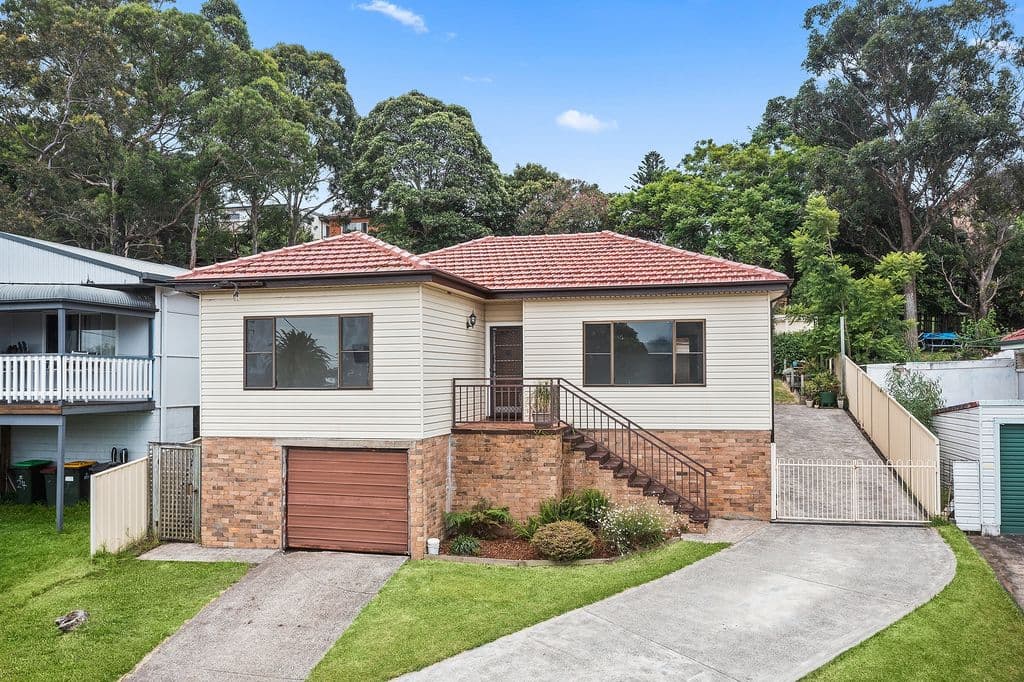 22 Gloria Crescent, Lake Heights - Image 1