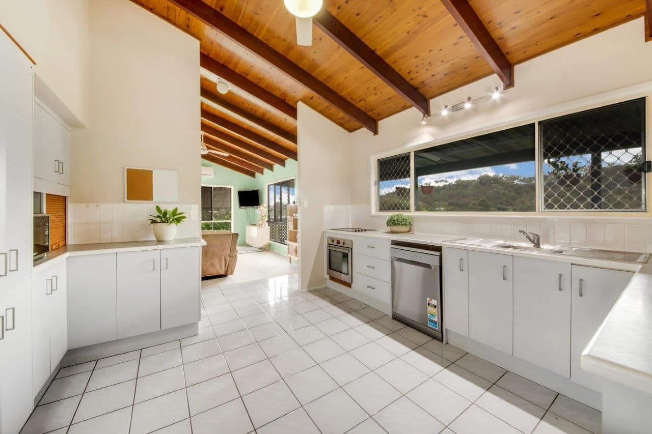 9 Sunnyridge Road, West Gladstone QLD 4680, West Gladstone - Thumbnail 4