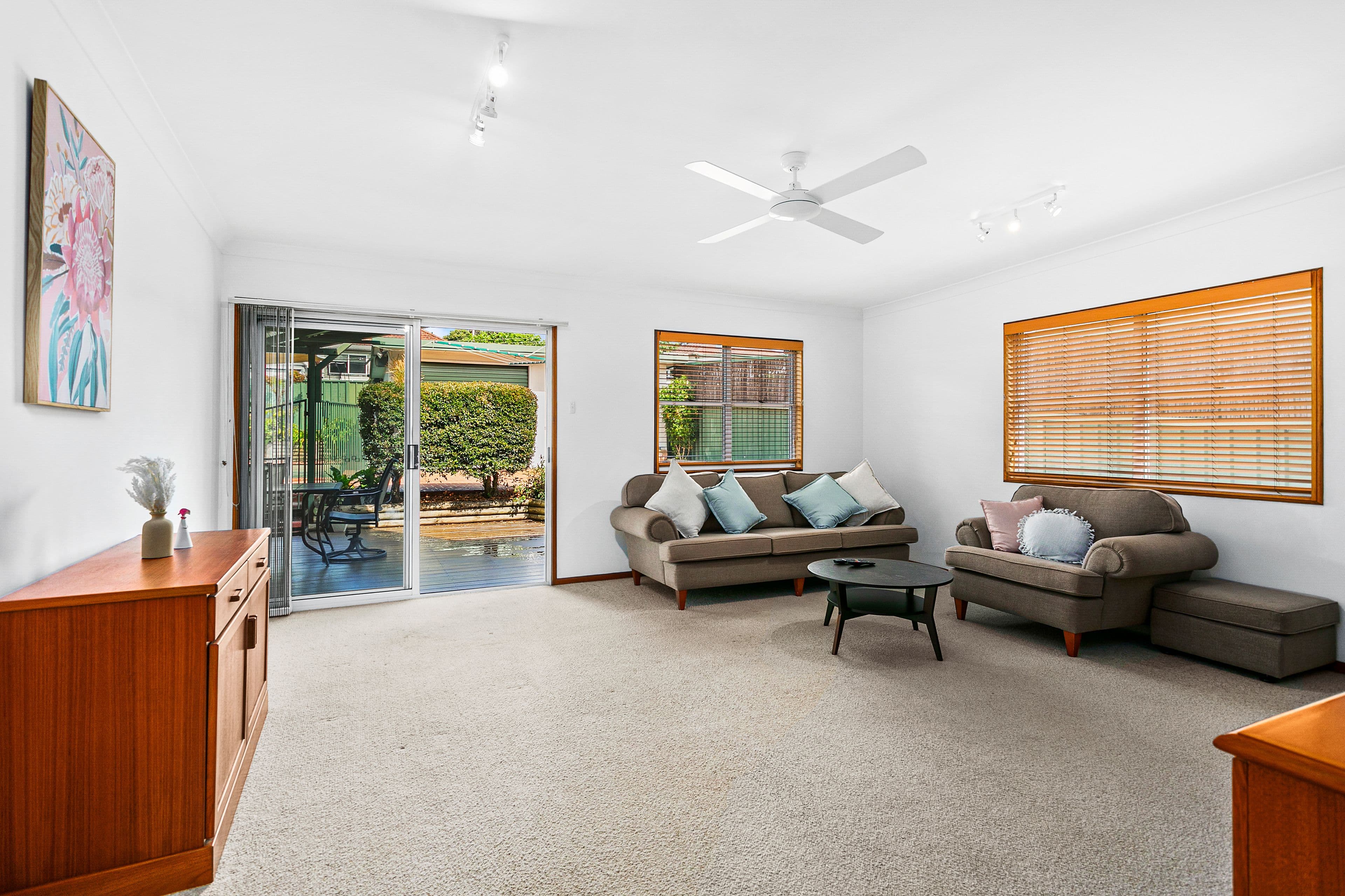 11 Greenlands Avenue, Peakhurst NSW 2210, Peakhurst - Thumbnail 2