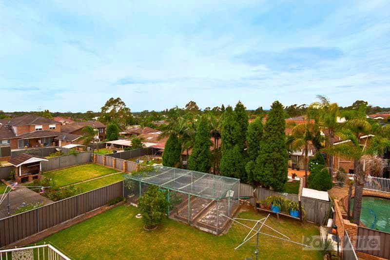 8  Cootha Close, BOSSLEY PARK NSW 2176, Bossley Park - Thumbnail 5