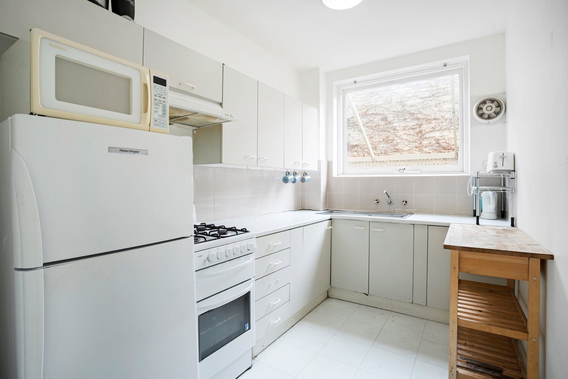 3/30 Mona Place, South Yarra - Thumbnail 3
