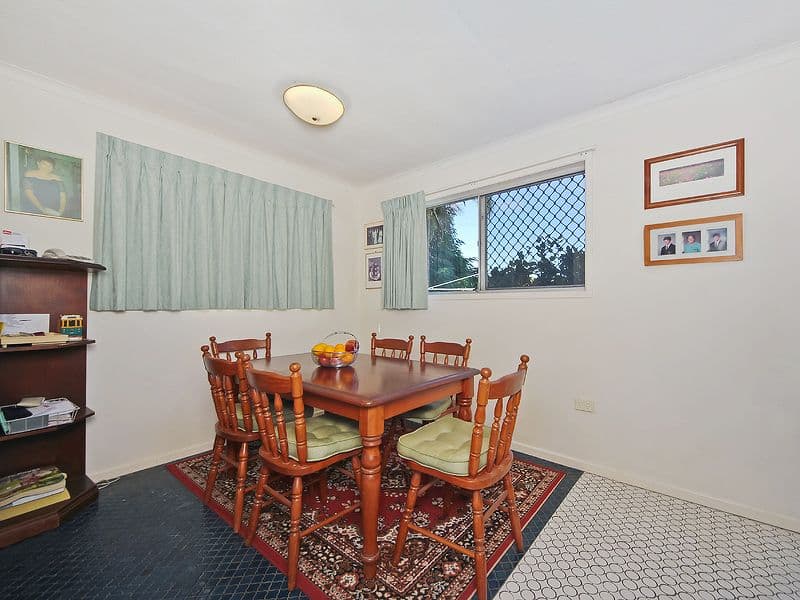 4 Ensenada Court, BROADBEACH WATERS QLD 4218, Broadbeach Waters - Thumbnail 4