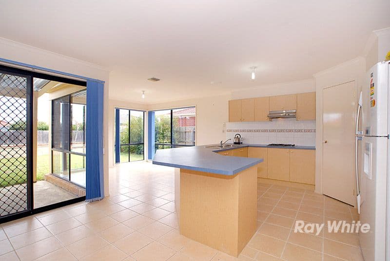 123 Bellevue Drive, BERWICK VIC 3806, Berwick - Thumbnail 2