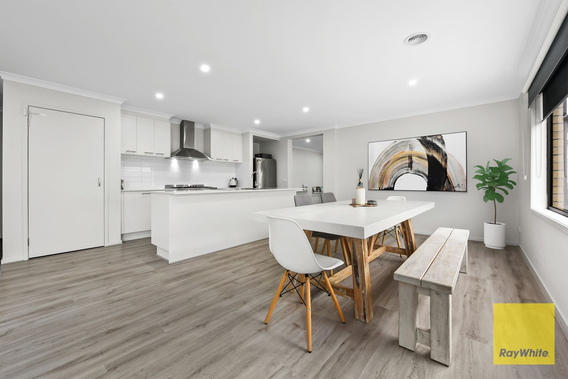 28 Marshy Avenue, Cranbourne East VIC 3977, Cranbourne East - Thumbnail 3
